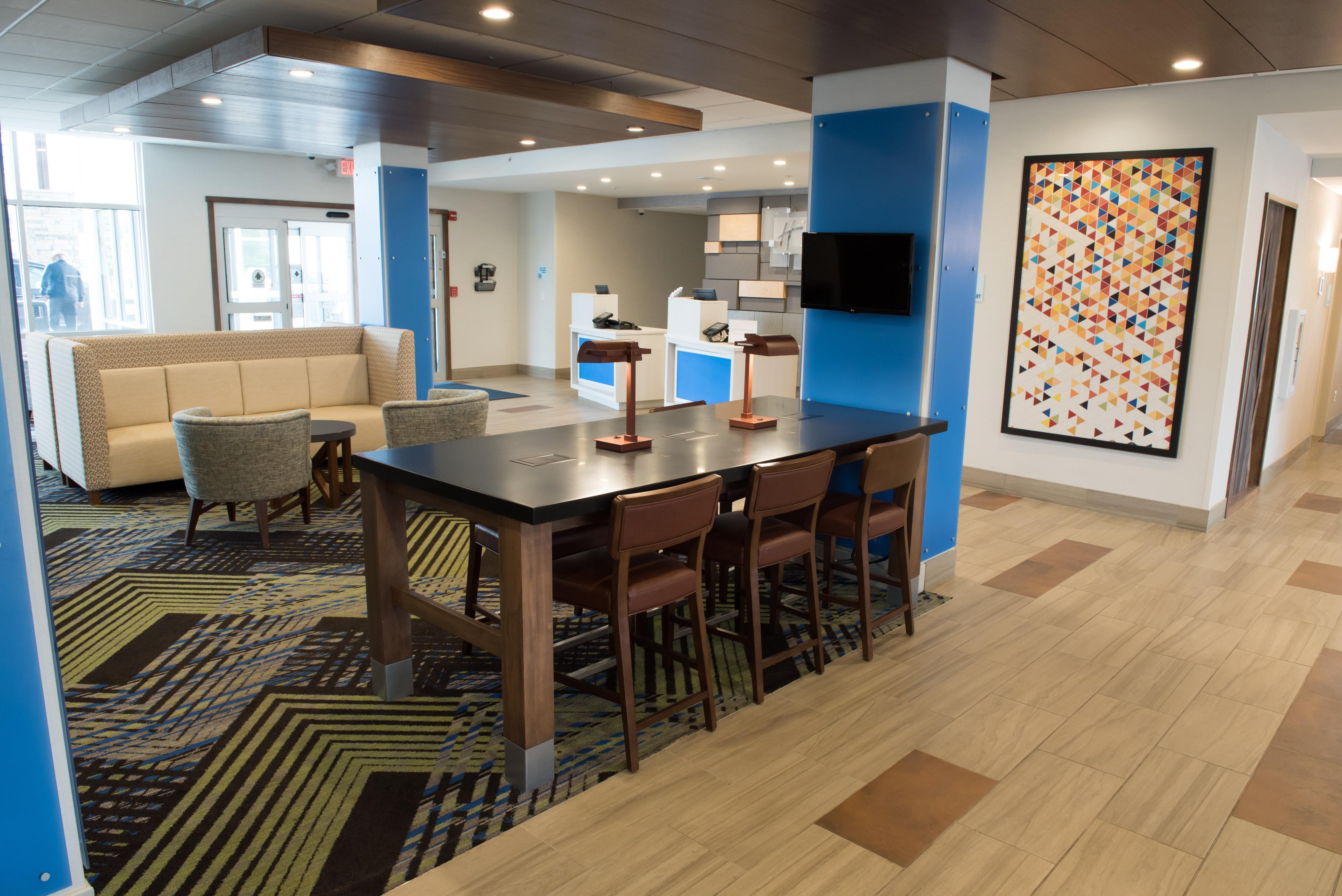 Holiday Inn Express & Suites - Dayton Southwest By Ihg Exterior foto